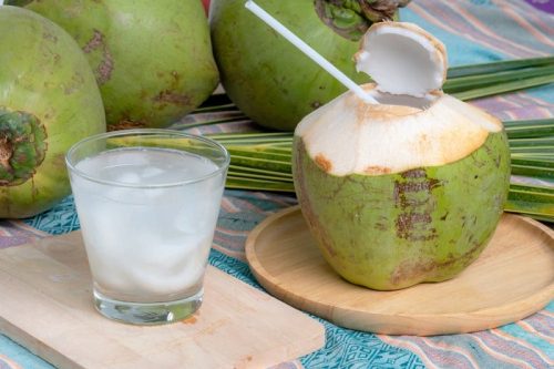 Nước dừa chỉ được sử dùng tốt nhất vài giờ sau khi bổ