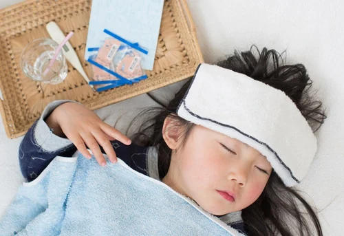 Cho trẻ nghỉ ngơi đủ và đủ giấc ngủ để giúp cơ thể phục hồi và tăng cường hệ miễn dịch